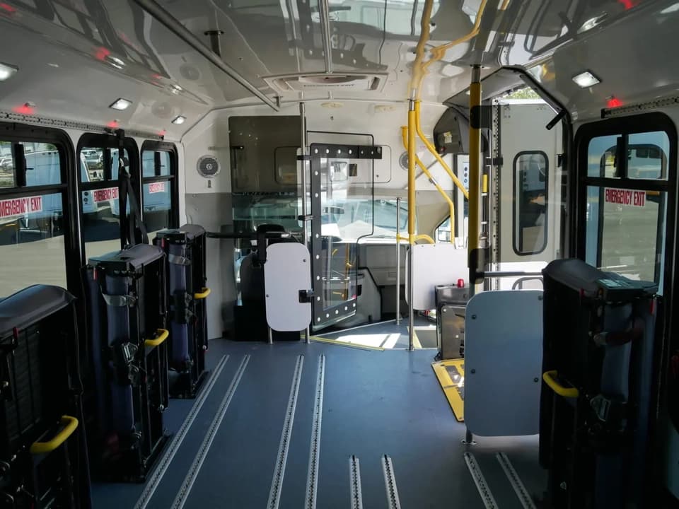 2014 Ford E450 ElDorado Aerotech Shuttle Bus - Image 8