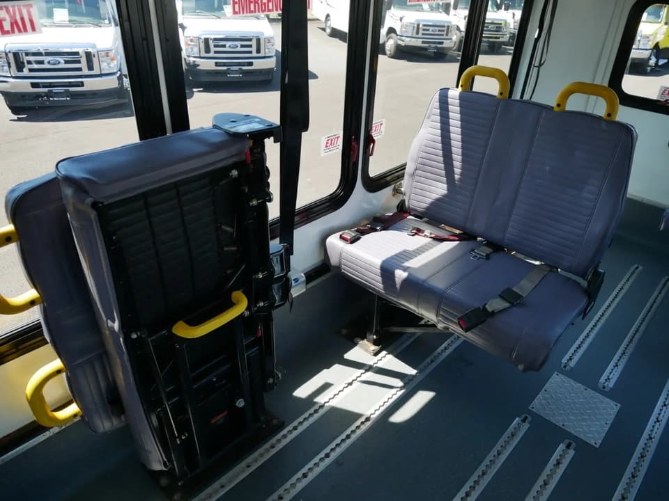 2014 Ford E450 ElDorado Aerotech Shuttle Bus - Image 9