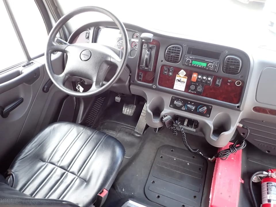 2015 Freightliner Champion Defender Shuttle Bus - Image 11