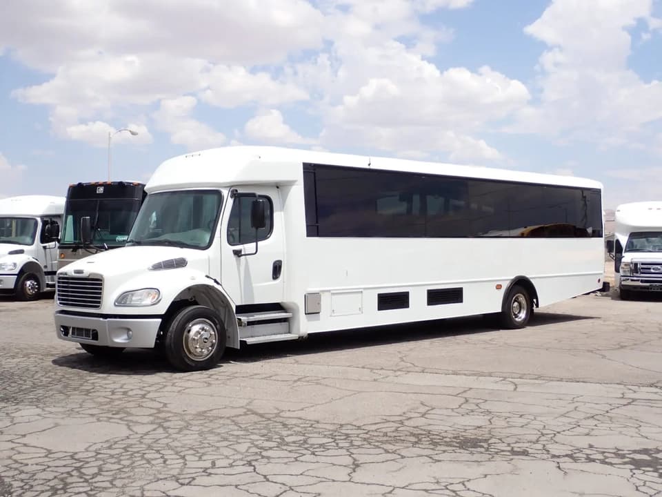 2015 Freightliner Champion Defender Shuttle Bus - Image 3
