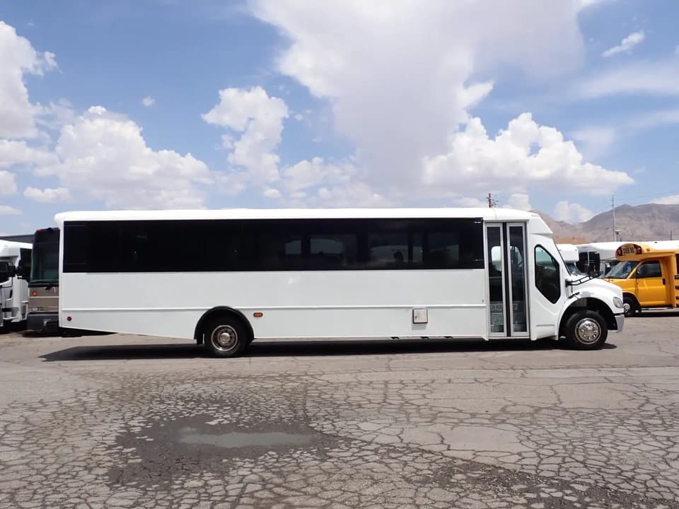 2015 Freightliner Champion Defender Shuttle Bus - Image 4