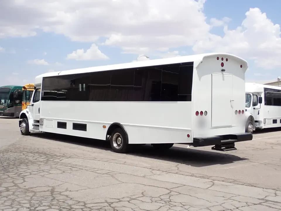 2015 Freightliner Champion Defender Shuttle Bus - Image 5