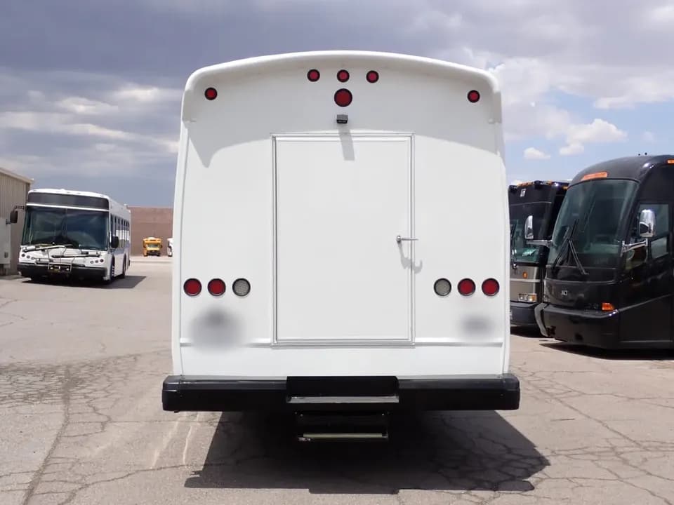 2015 Freightliner Champion Defender Shuttle Bus - Image 6
