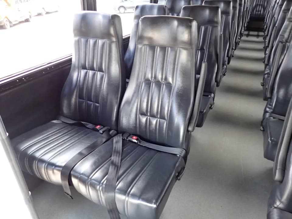2015 Freightliner Champion Defender Shuttle Bus - Image 8
