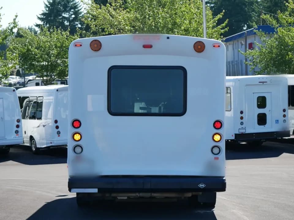 2017 Ford Startrans Shuttle Bus - Image 11