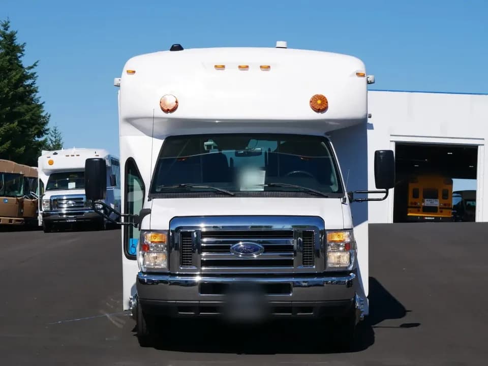 2017 Ford Startrans Shuttle Bus - Image 12