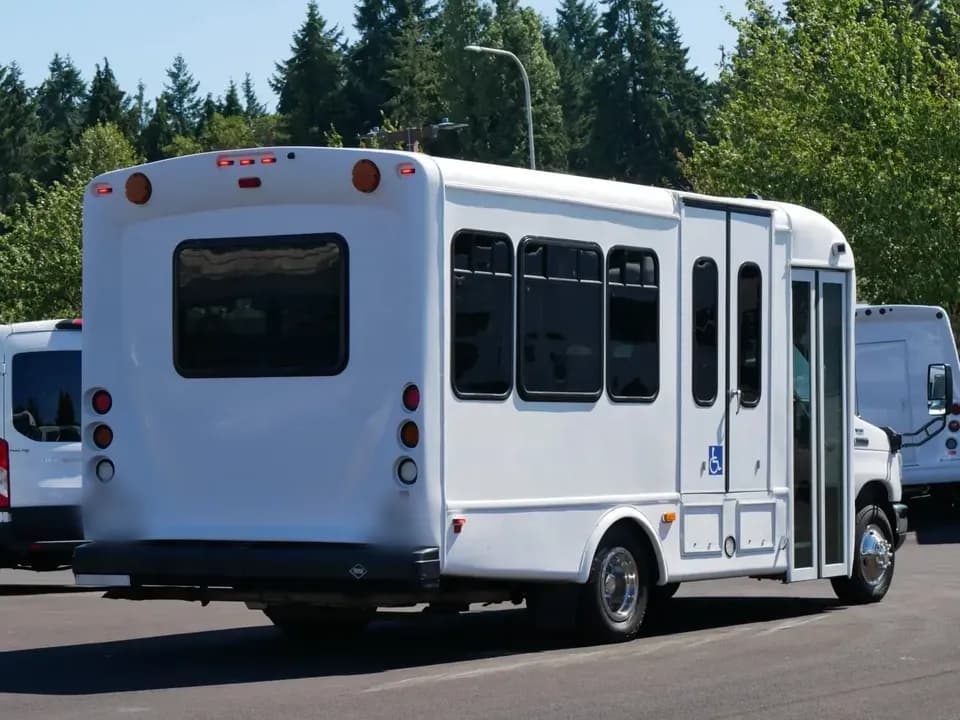 2017 Ford Startrans Shuttle Bus - Image 3
