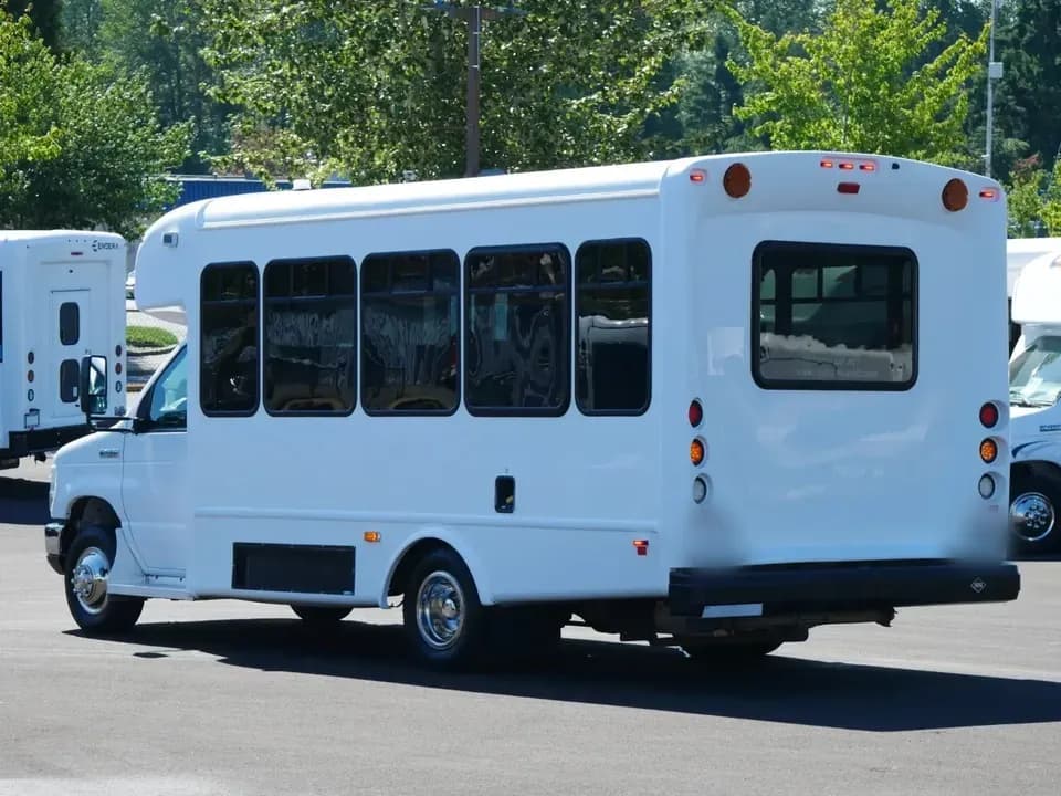 2017 Ford Startrans Shuttle Bus - Image 4
