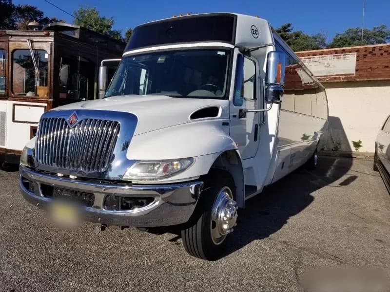 2012 International DuraStar Shuttle Bus - Image 1
