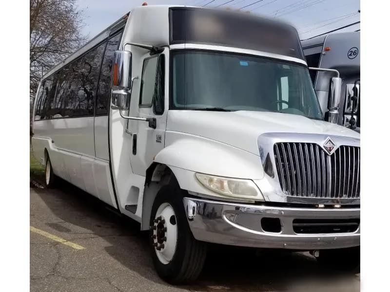 2012 International DuraStar Shuttle Bus - Image 7