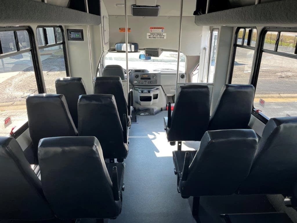 2022 Ford E350 Starcraft Allstar Non-CDL Shuttle Bus - Image 5