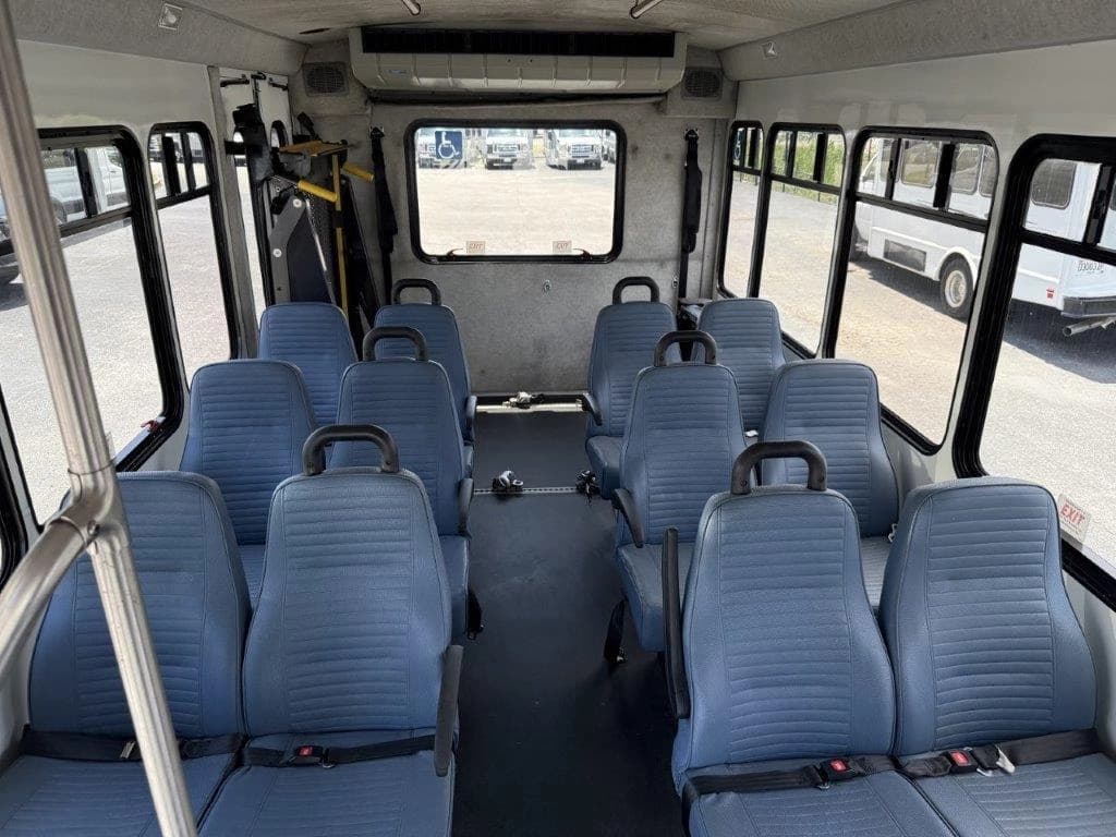 2016 Ford E350 Starcraft Allstar Shuttle - Image 4