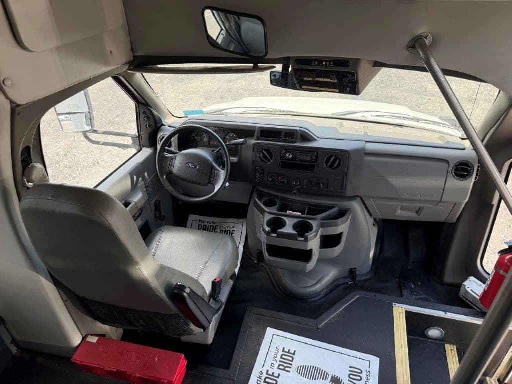 2016 Ford E350 Starcraft Allstar Shuttle - Image 6