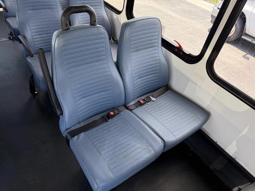 2016 Ford E350 Starcraft Allstar Shuttle - Image 7