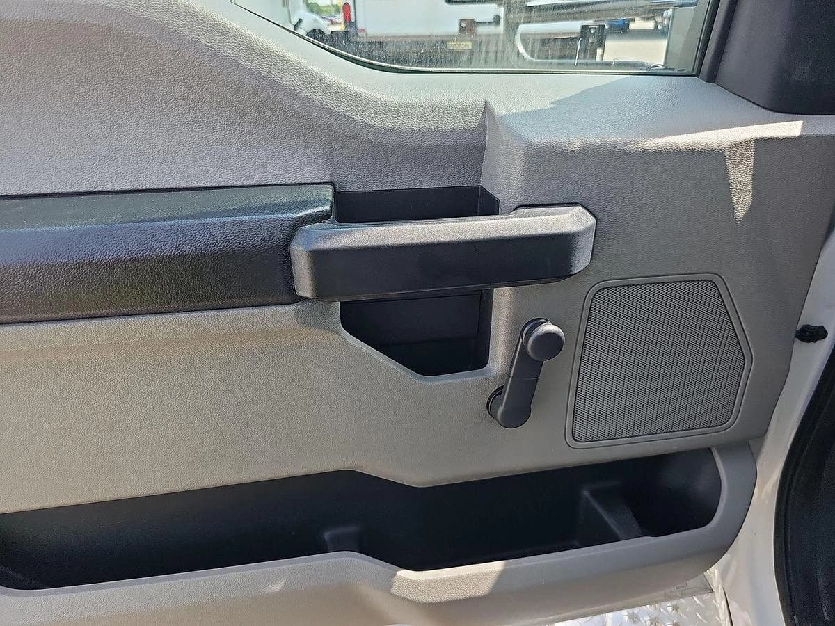 2019 Ford F-550 Startrans ADA Shuttle Bus - Image 8