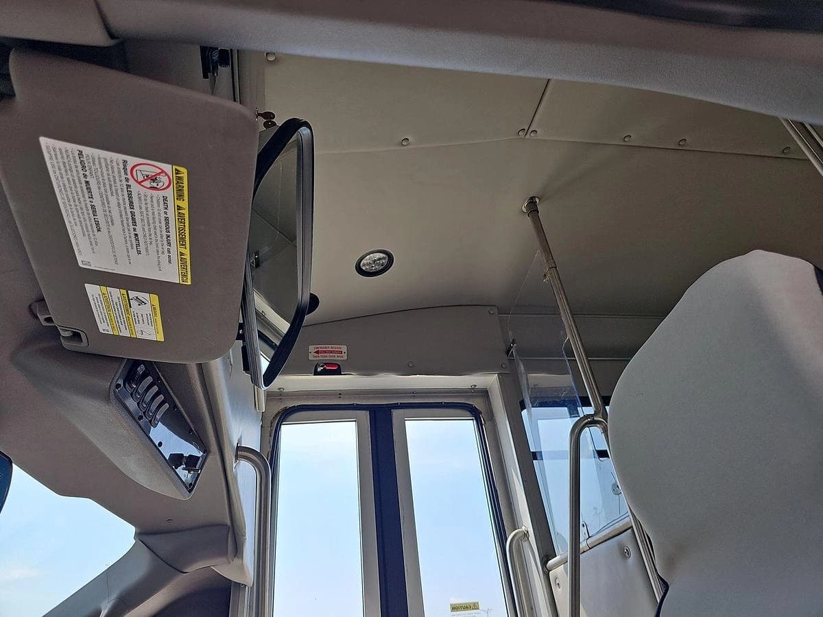 2019 Ford F-550 Startrans ADA Shuttle Bus - Image 9
