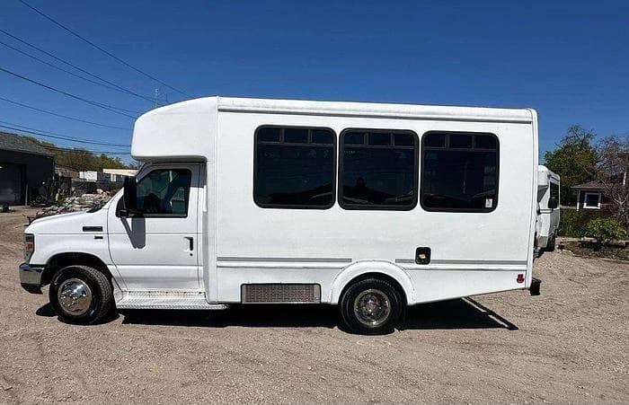2013 Ford E-350 Non CDL ADA Shuttle Bus - Image 2