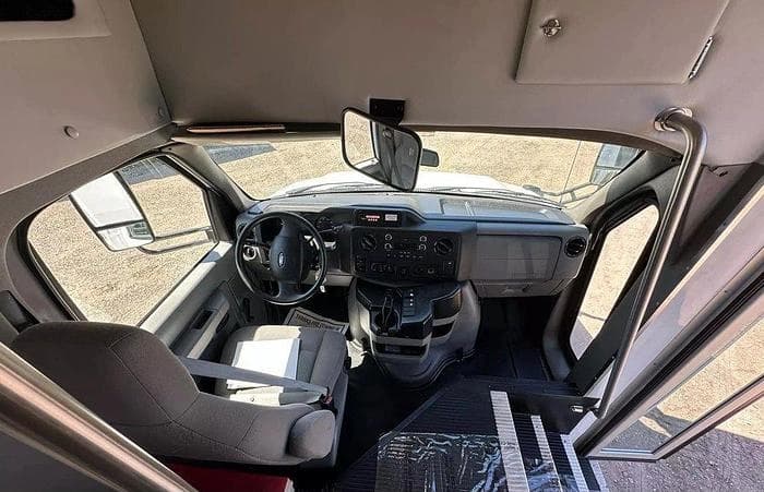 2013 Ford E-350 Non CDL ADA Shuttle Bus - Image 3