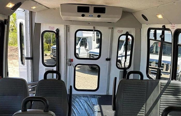 2013 Ford E-350 Non CDL ADA Shuttle Bus - Image 10
