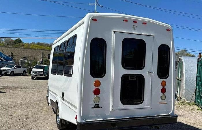 2013 Ford E-350 Non CDL ADA Shuttle Bus - Image 11