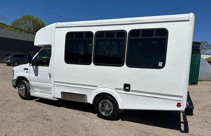 2013 Ford E-350 Non CDL ADA Shuttle Bus - Image 13
