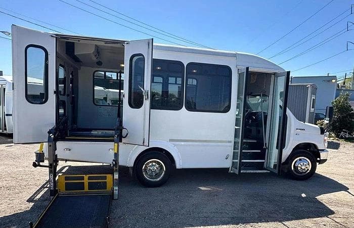 2013 Ford E-350 Non CDL ADA Shuttle Bus - Image 16