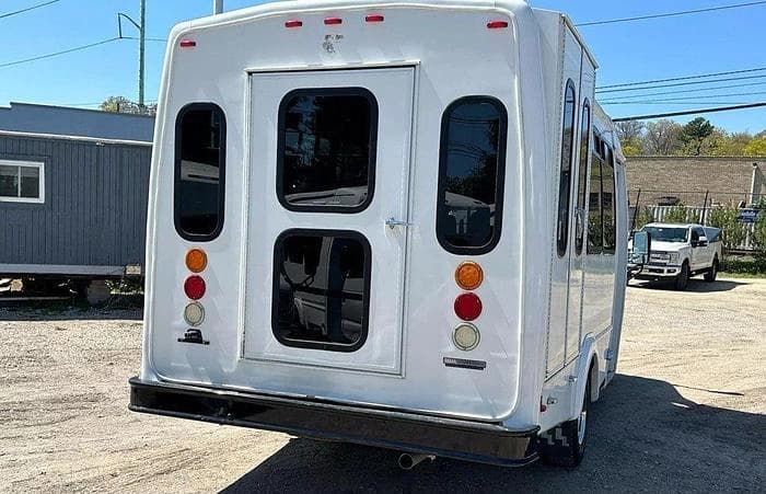 2013 Ford E-350 Non CDL ADA Shuttle Bus - Image 21