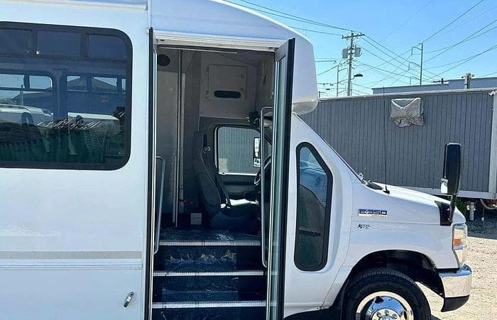 2013 Ford E-350 Non CDL ADA Shuttle Bus - Image 22