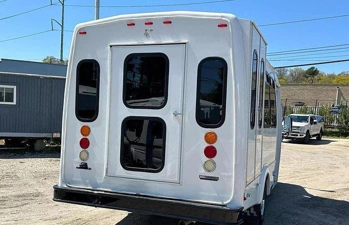 2013 Ford E-350 Non CDL ADA Shuttle Bus - Image 25