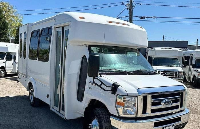 2013 Ford E-350 Non CDL ADA Shuttle Bus - Image 28