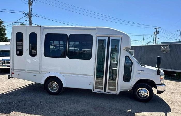 2013 Ford E-350 Non CDL ADA Shuttle Bus - Image 34