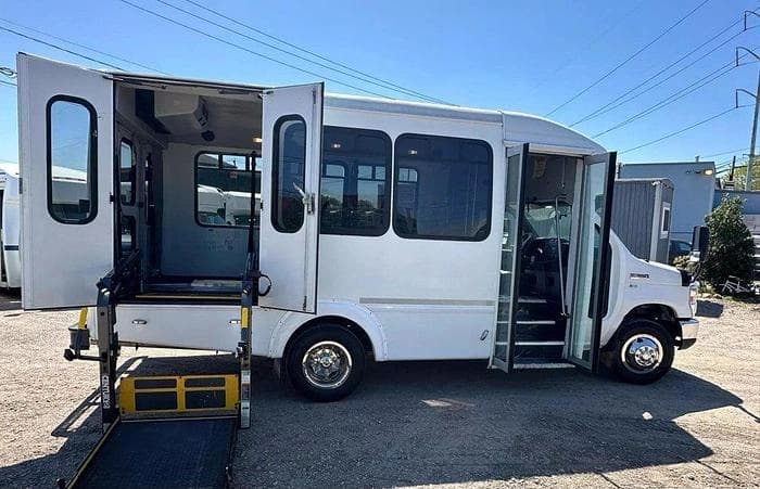 2013 Ford E-350 Non CDL ADA Shuttle Bus - Image 9