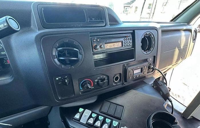 2016 Ford E450 Non-CDL ADA Shuttle Bus - Image 5