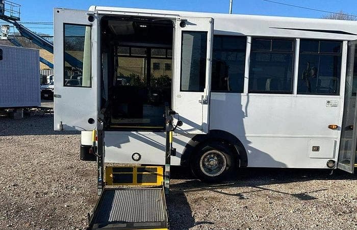 2016 Ford E450 Non-CDL ADA Shuttle Bus - Image 12