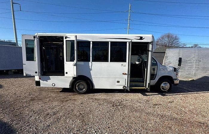 2016 Ford E450 Non-CDL ADA Shuttle Bus - Image 18