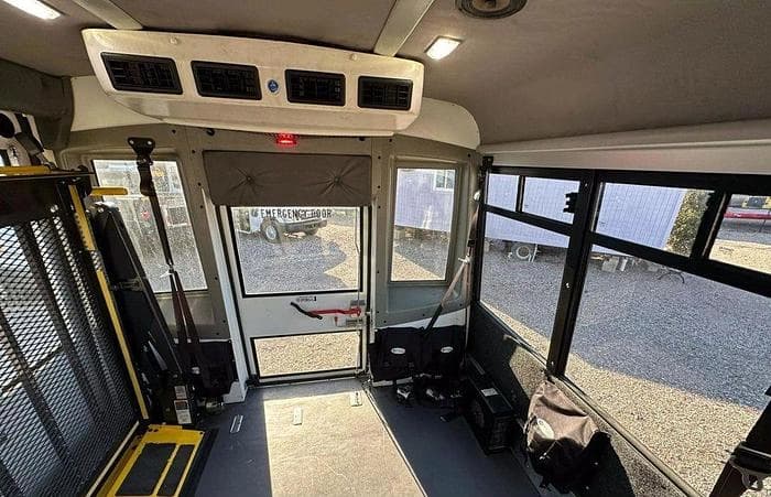 2016 Ford E450 Non-CDL ADA Shuttle Bus - Image 6