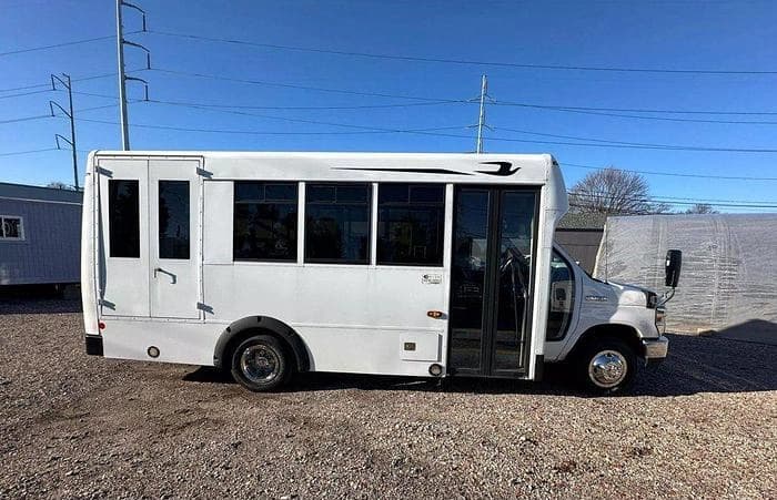 2016 Ford E450 Non-CDL ADA Shuttle Bus - Image 2