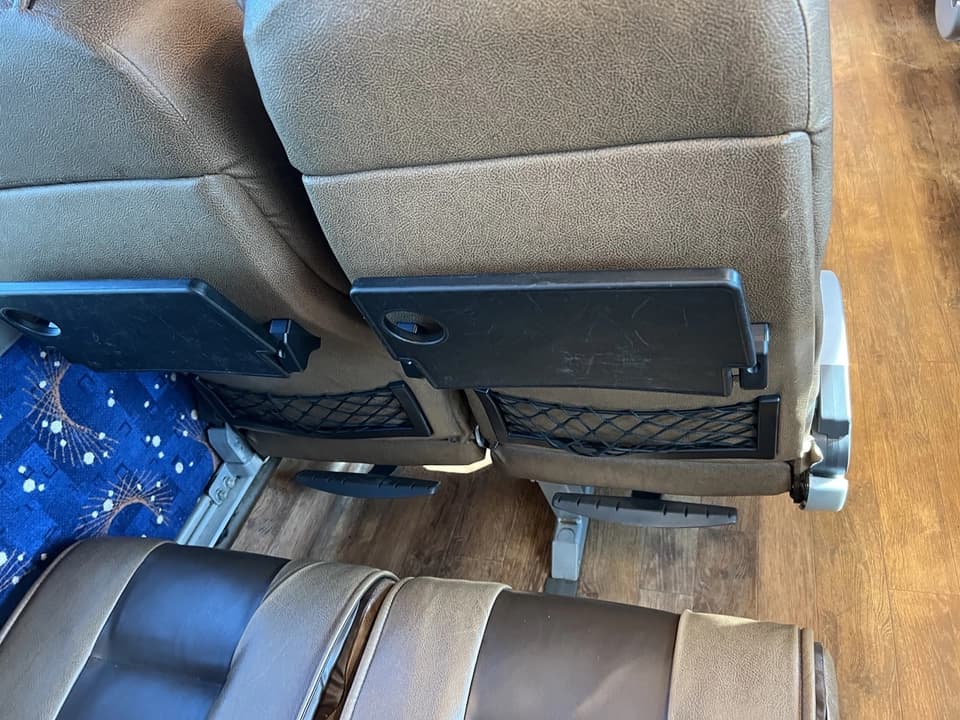 2005 MCI J4500 Motor Coach - Image 18