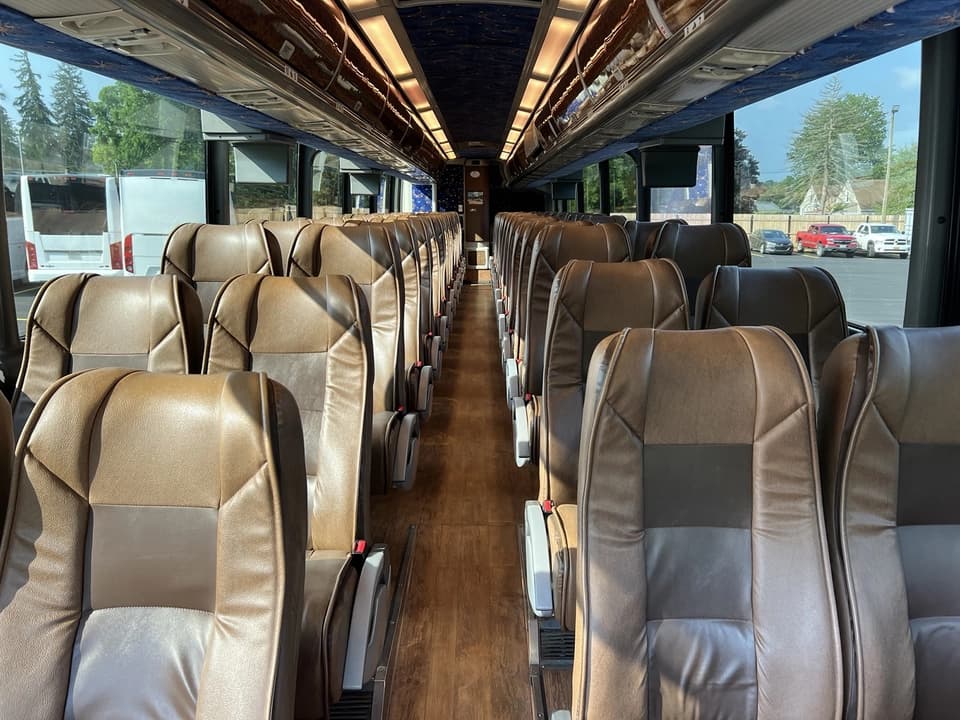 2005 MCI J4500 Motor Coach - Image 19