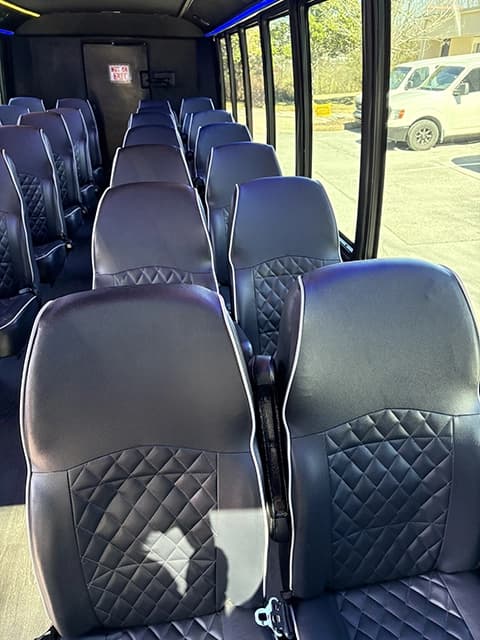 2017 Ford F550 Grech Executive Shuttle - Image 4