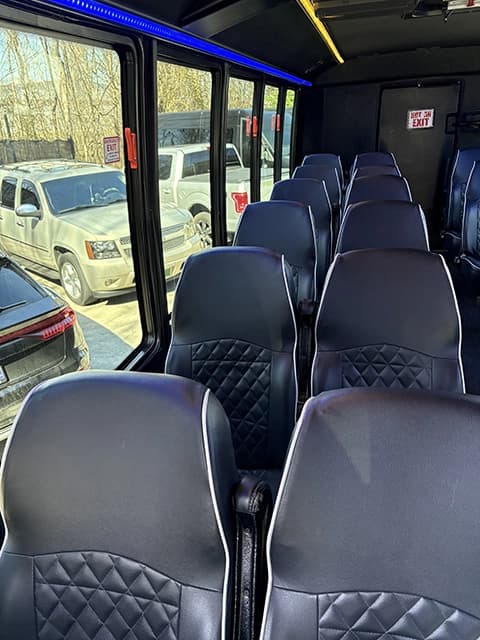 2017 Ford F550 Grech Executive Shuttle - Image 8