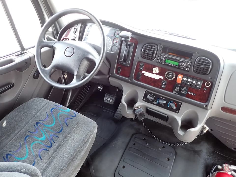 2018 Freightliner Champion Defender Shuttle Bus - Image 9