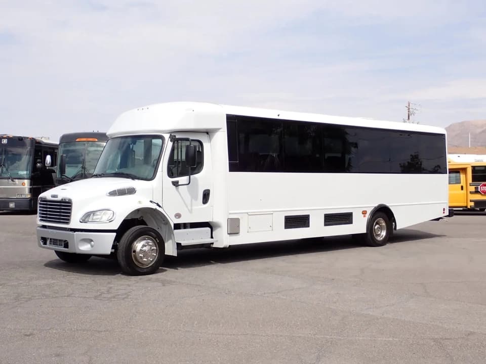 2018 Freightliner Champion Defender Shuttle Bus - Image 3