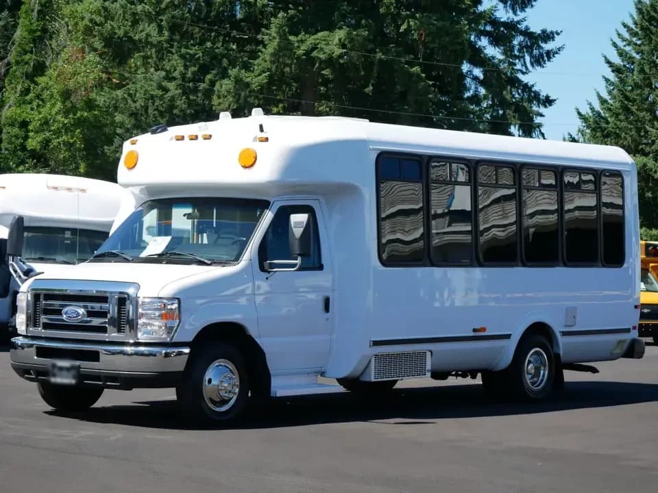 2014 ElDorado Aerotech Shuttle Bus - Image 2