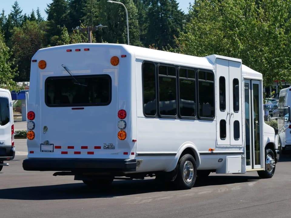 2014 ElDorado Aerotech Shuttle Bus - Image 3