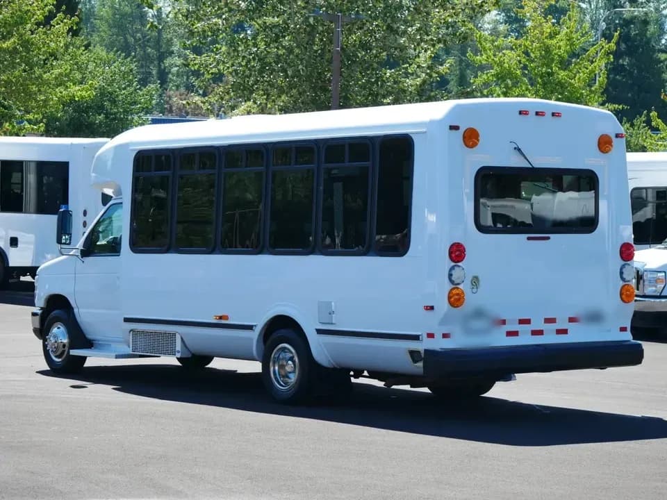 2014 ElDorado Aerotech Shuttle Bus - Image 4