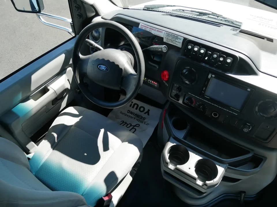 2014 ElDorado Aerotech Shuttle Bus - Image 5