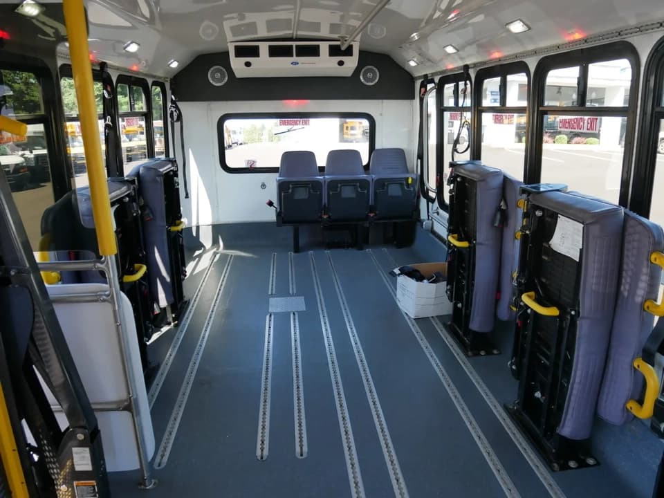 2014 ElDorado Aerotech Shuttle Bus - Image 6