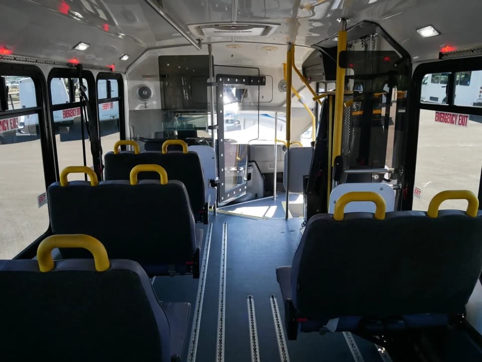 2014 ElDorado Aerotech Shuttle Bus - Image 9