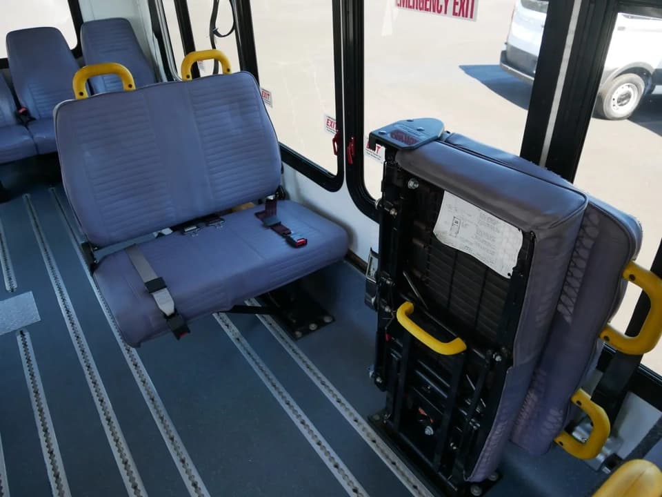 2014 ElDorado Aerotech Shuttle Bus - Image 10